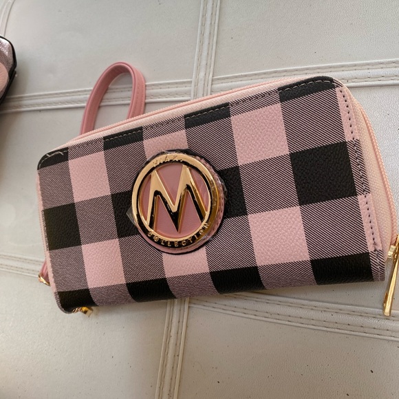 Pink tote bag and wristlet MKF mia collection 2 pc.